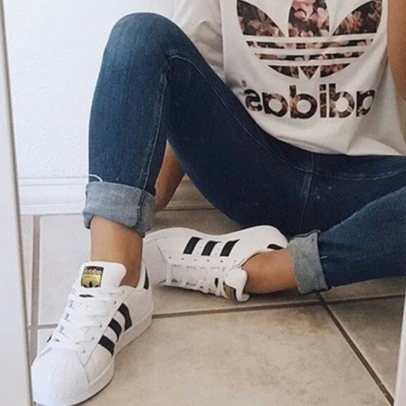 Adidas Superstar Sneakers - Picture 5 of 16